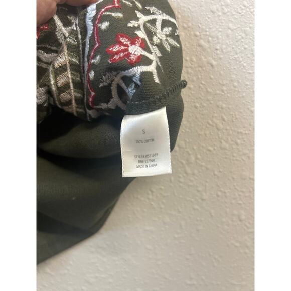 NWT Francesca’s Mi Ami Olive Green Floral Embroidered skirt size Small MSRP $54 - Picture 5 of 11